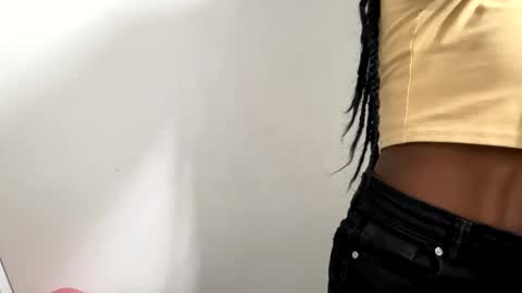 Sara online show from December 15, 2025, 10:47 pm