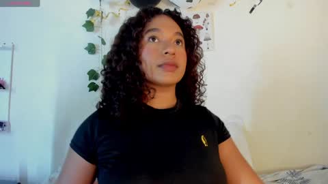 Snapshot of sara_sophiee chatting on December 10, 2024, 1:11 am sara sofia online show from December 10, 2024, 1:11 am