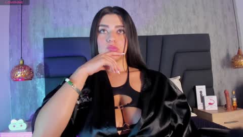 Snapshot of sara_stone17 chatting on February 4, 2025, 2:32 pm  -  online show from February 4, 2025, 2:32 pm