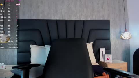 Snapshot of sara_stone17 chatting on February 5, 2025, 2:26 pm  -  online show from February 5, 2025, 2:26 pm