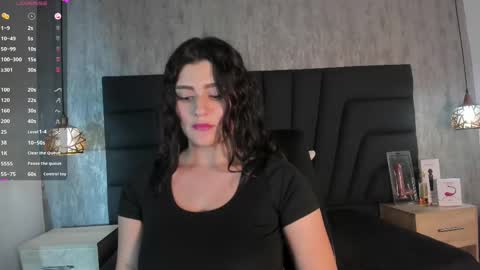 Snapshot of sara_stone17 chatting on February 25, 2025, 2:33 pm  -  online show from February 25, 2025, 2:33 pm