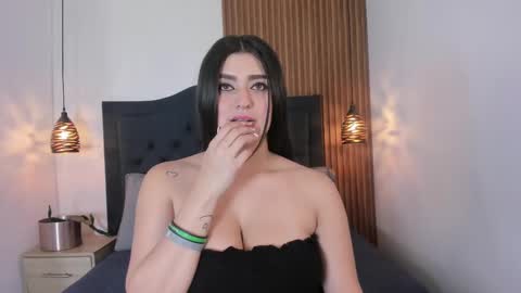 Snapshot of sara_stone17 chatting on September 17, 2025, 12:07 pm  -  online show from September 17, 2025, 12:07 pm