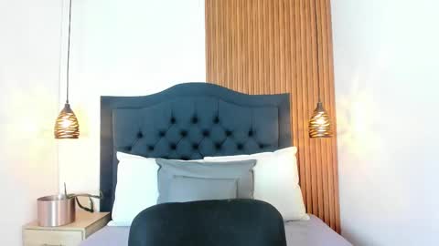 Snapshot of sara_stone17 chatting on September 24, 2025, 11:35 am  -  online show from September 24, 2025, 11:35 am