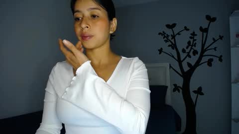 Snapshot of sara_tris chatting on March 7, 2025, 1:09 am Sara online show from March 7, 2025, 1:09 am