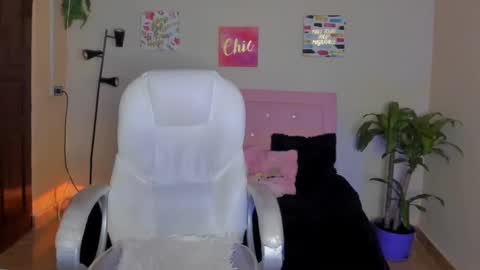 Snapshot of saraa_ramirez chatting on February 19, 2025, 2:44 pm Sarah Ramirez online show from February 19, 2025, 2:44 pm