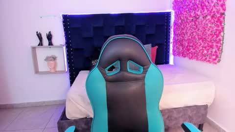 Snapshot of saraapril_1 chatting on October 23, 2025, 9:57 pm SARAHGIL online show from October 23, 2025, 9:57 pm