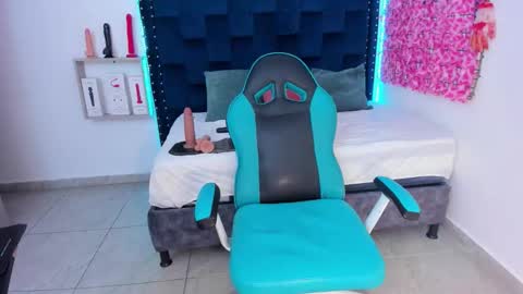 Snapshot of saraapril_1 chatting on October 25, 2025, 1:57 am SARAHGIL online show from October 25, 2025, 1:57 am