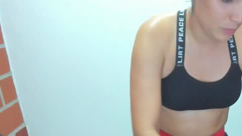 Sara  online show from November 20, 2025, 11:04 pm