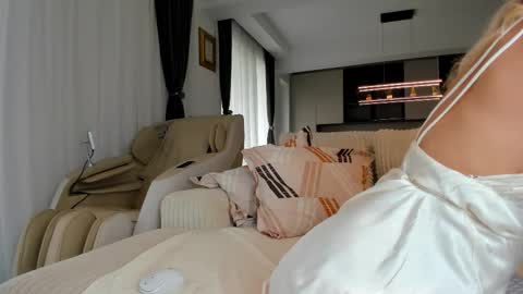 Snapshot of saradiamond01 chatting on October 12, 2025, 10:14 am saradiamond01 online show from October 12, 2025, 10:14 am