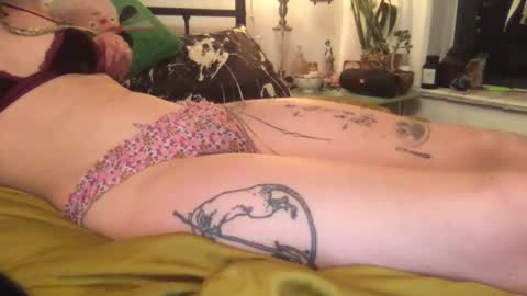 Snapshot of sarah0393 chatting on September 28, 2025, 11:43 pm Sarah online show from September 28, 2025, 11:43 pm