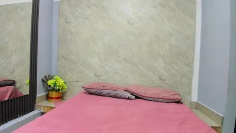 Sarah online show from December 15, 2025, 11:58 am