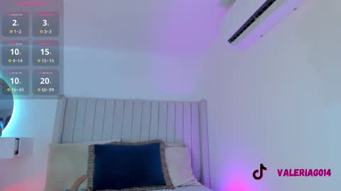 Sarah Bonneth online show from November 22, 2025, 11:09 am