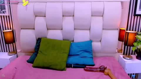 Snapshot of sarah_cream chatting on December 18, 2025, 1:33 am Sarah online show from December 18, 2025, 1:33 am