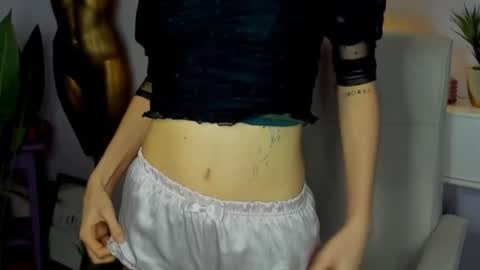 Snapshot of sarah_desire01 chatting on November 9, 2025, 10:46 am Sarah online show from November 9, 2025, 10:46 am