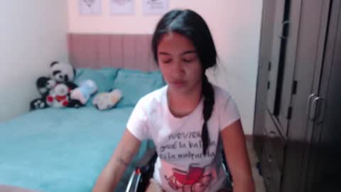 Snapshot of sarah_stone15 chatting on December 4, 2024, 12:52 am Sarah online show from December 4, 2024, 12:52 am