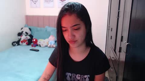 Snapshot of sarah_stone15 chatting on December 18, 2024, 10:57 pm Sarah online show from December 18, 2024, 10:57 pm