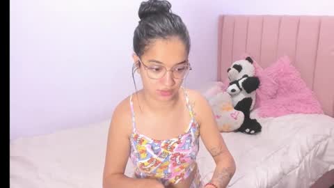 Snapshot of sarah_stone15 chatting on October 24, 2025, 7:43 pm Sarah online show from October 24, 2025, 7:43 pm