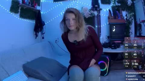 sarahdellisonn online show from November 27, 2025, 8:33 pm