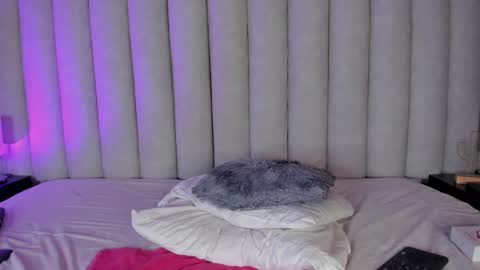 Snapshot of sarahevans__ chatting on January 16, 2025, 9:51 pm Sarah Evans online show from January 16, 2025, 9:51 pm