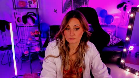 Divine Sarah NONUDE model online show from December 14, 2024, 11:50 am