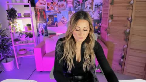 Divine Sarah NONUDE model online show from December 21, 2024, 11:22 am