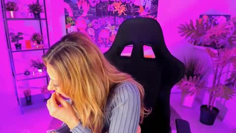 Divine Sarah NONUDE model online show from March 10, 2025, 11:53 am