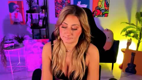 Divine Sarah NONUDE model online show from October 31, 2025, 1:01 pm