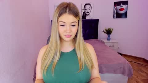 Sarah online show from December 3, 2024, 3:44 pm