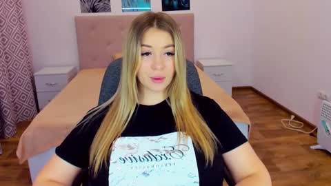 Sarah online show from December 16, 2024, 4:49 pm