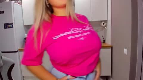 Sarah online show from October 17, 2025, 2:19 pm