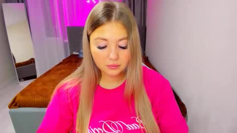 Sarah online show from November 6, 2025, 2:29 pm