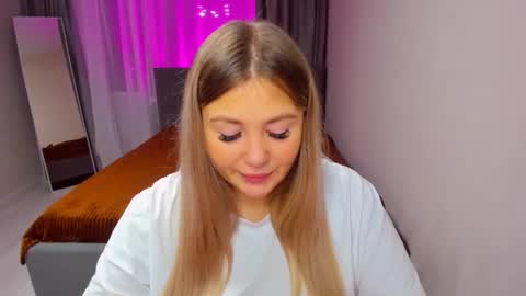 Sarah online show from November 11, 2025, 2:17 pm