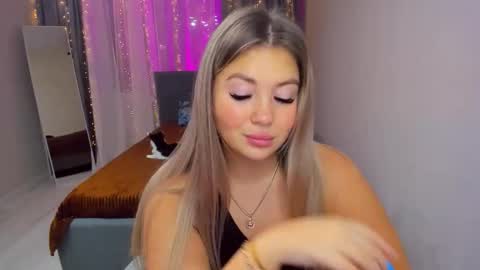 Sarah online show from November 22, 2025, 7:02 pm