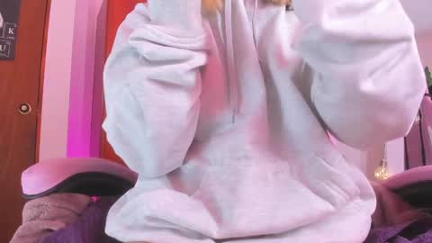 sara  online show from February 11, 2025, 9:56 pm