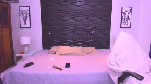 Sara Sofia online show from November 22, 2025, 9:14 pm