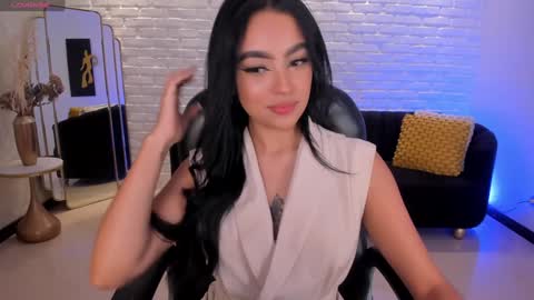 Snapshot of sarawinstone_ chatting on December 8, 2024, 11:03 am Sara Winstone online show from December 8, 2024, 11:03 am