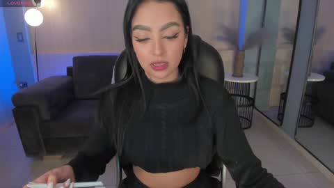 Snapshot of sarawinstone_ chatting on December 14, 2024, 7:46 pm Sara Winstone online show from December 14, 2024, 7:46 pm