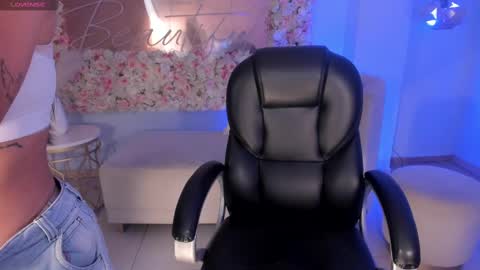 Snapshot of sarawinstone_ chatting on March 2, 2025, 11:29 am Sara Winstone online show from March 2, 2025, 11:29 am