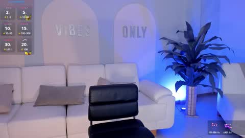Snapshot of sarawinstone_ chatting on March 12, 2025, 11:33 pm Sara Winstone online show from March 12, 2025, 11:33 pm