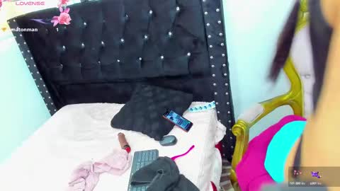 Snapshot of saraymoorex_ chatting on March 12, 2025, 9:13 pm Saray online show from March 12, 2025, 9:13 pm
