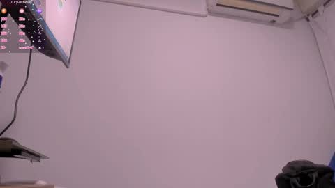 Snapshot of sarenlux chatting on November 12, 2025, 12:16 pm Baby Saren online show from November 12, 2025, 12:16 pm