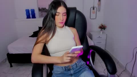 Snapshot of sasha_kendrick chatting on December 11, 2024, 2:09 am Sasha online show from December 11, 2024, 2:09 am