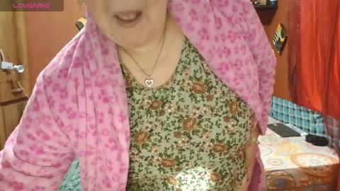 Snapshot of sasharosee2 chatting on November 5, 2025, 12:49 pm S A S H A R O S E online show from November 5, 2025, 12:49 pm