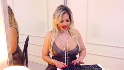 Snapshot of sashavaughn chatting on December 28, 2024, 4:19 am Sasha online show from December 28, 2024, 4:19 am