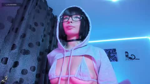    im expecting 300 thumbs up on my altar online show from November 27, 2025, 12:35 am