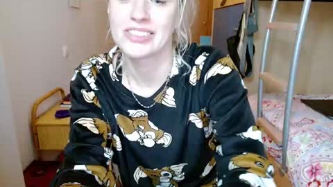 Satinqueen90 online show from November 21, 2025, 8:35 am