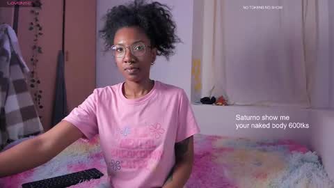 Snapshot of saturno_vibes chatting on January 22, 2025, 11:56 am saturno_vibes online show from January 22, 2025, 11:56 am