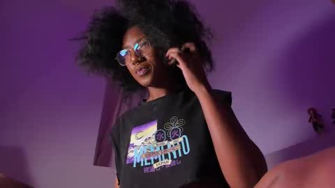 Snapshot of saturno_vibes chatting on October 8, 2025, 9:07 am saturno_vibes online show from October 8, 2025, 9:07 am
