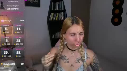 Snapshot of saucy_jenn1 chatting on October 19, 2025, 1:39 am I AM JENN online show from October 19, 2025, 1:39 am