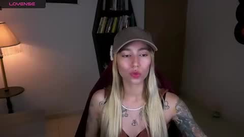 Snapshot of saucy_jenn1 chatting on October 26, 2025, 2:39 am I AM JENN online show from October 26, 2025, 2:39 am